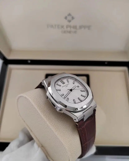 Patek P. Nautilus Couro