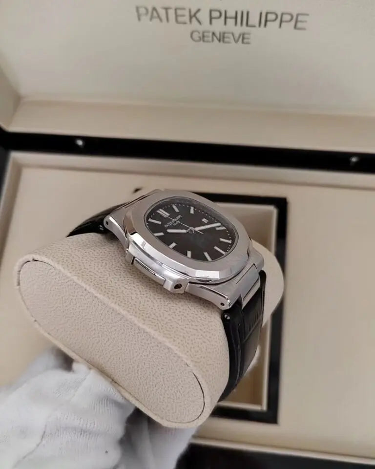 Patek P. Nautilus Couro