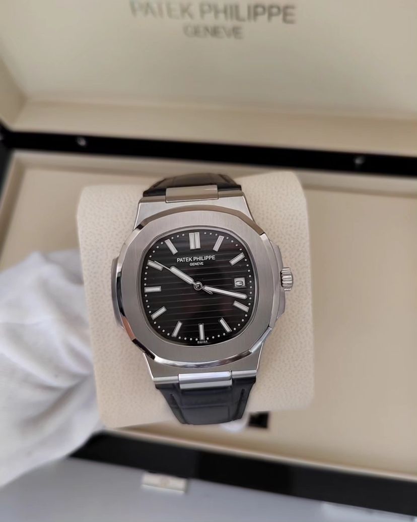 Patek P. Nautilus Couro