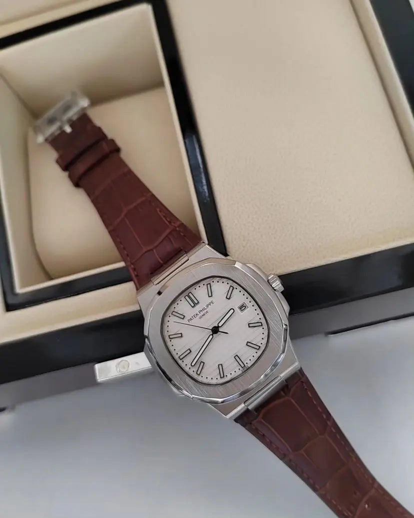 Patek P. Nautilus Couro