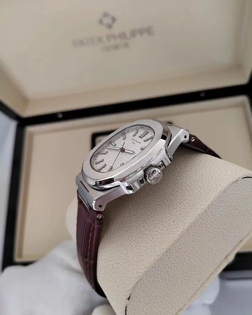 Patek P. Nautilus Couro